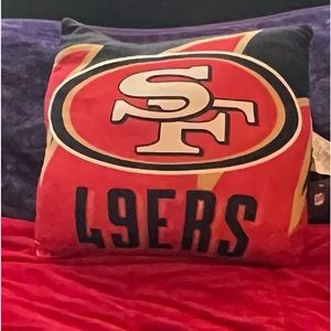 ONE BRAND NEW OFFICIALLY LICENSED NFL SAN FRANCISCO 49ERS PILLOW CTM17